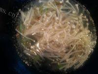 金针菇菠菜粥做法图解5)