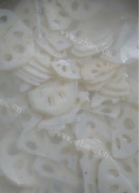 凉拌莲藕片做法图解3)