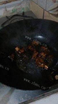 口感丰富的土豆烧鸡肉做法图解9)