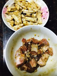 美味的香芋蒸排骨做法图解1)