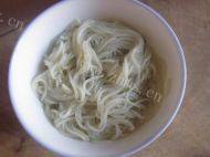 粉丝拌菠菜做法图解1)