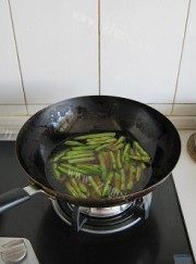 家常豆角焖面做法图解3)