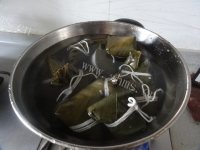 美味的绿西米蜜枣粽做法图解13)