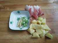 开胃的猪肉炖土豆做法图解2)