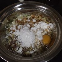 美味的红烧狮子头做法图解3)