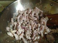 色味俱佳的茭白炒肉片做法图解4)