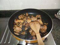家常菜香菇焖鸡肉做法图解9)