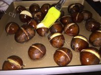 特色美食烤板栗做法图解7)
