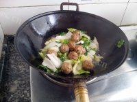 营养丰富的青菜炒肉丸做法图解7)