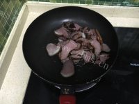 家常菜腊肉炒萝卜干做法图解3)