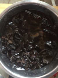 美味的青椒炒黑木耳做法图解1)