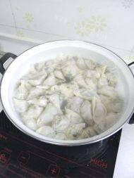 自己做的猪肉荠菜馄饨