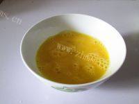 美味的蚕豆米炒鸡蛋做法图解3)