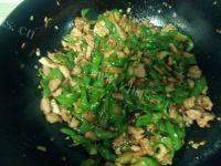 DIY辣椒炒肉做法图解8)