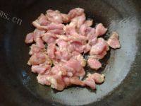 美味的肉片炒土豆做法图解5)