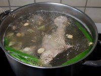 营养汤白萝卜黄芪羊排汤的做法图解六