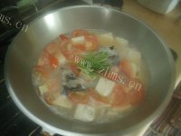 美味的三文鱼头豆腐汤做法图解9)