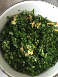 美味营养的韭菜鸡蛋馅水饺做法图解4)