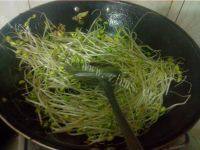 家常菜清炒豆芽做法图解5)