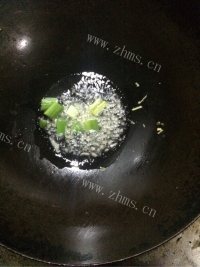 家常菜尖椒肥肠做法图解4)