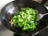 家常菜青椒炒羊肉做法图解8)