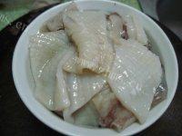 美味的彩椒炒鱿鱼做法图解2)