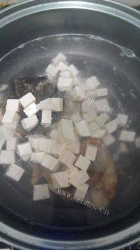 营养丰富的鱼头豆腐汤做法图解5)