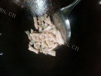 很有食欲的五花肉炒白菜做法图解2)