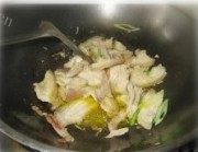 味道不错的白菜炖冻豆腐做法图解3)