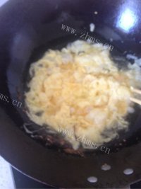 美味营养的西红柿炒鸡蛋做法图解3)