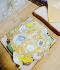 蔬菜蛋饼火腿三明治做法图解5)