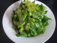 易做的凉拌芹菜叶