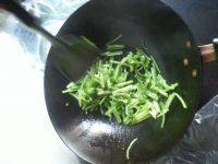 家常菜芹菜金针菇做法图解1)