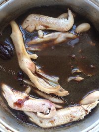 诱人的卤鸭掌做法图解3)