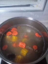 玉米排骨汤做法图解4)