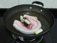 家常菜山楂红烧肉做法图解3)