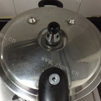 好喝的红萝卜排骨汤做法图解6)
