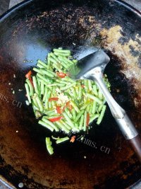 家常菜长豆角炒肉做法图解8)
