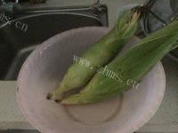 独特的水煮玉米做法图解1)