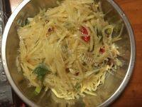 家常菜炝炒土豆丝