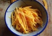 美味的南瓜牛肉炒面做法图解1)