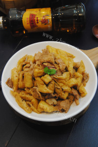 好吃的豆腐泡炒肉片做法图解8)