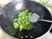 喷香菜椒炒鱼片做法图解9)
