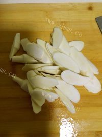 好吃的茭白炒肉做法图解2)