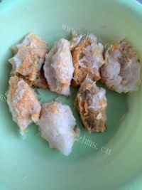 美味的羊小排炖酸菜做法图解6)