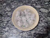营养丰富的青菜肉丸汤做法图解3)
