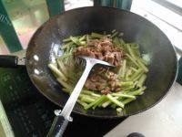 自己做的芹菜炒牛肉做法图解6)