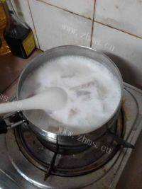 诱人的椰汁香芋西米露做法图解5)
