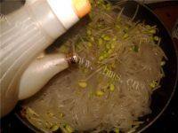 家常黄豆芽炒粉条做法图解6)