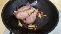 美味的麻香辣鸭头做法图解6)